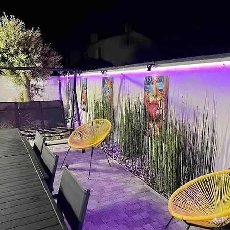 Holiday home Angela Rez De Jardin Climatise